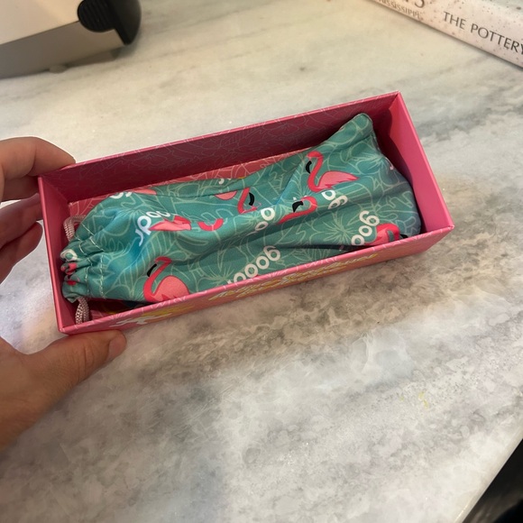 Goodr Sunglasses Amelia Earhart Ghosted Me - Picture 3 of 4